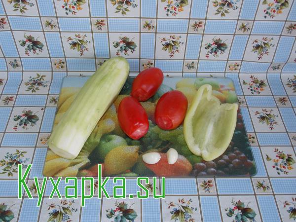 Кабачки с овощами в духовке