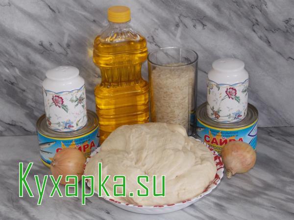 Пирог с рыбными консервами и рисом