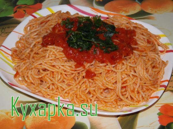 Спагетти с томатным соусом 