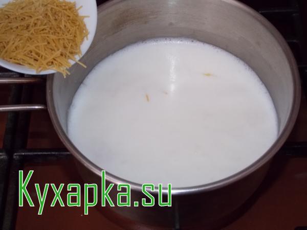 Молочный суп с вермишелью 