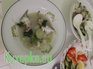 Китайский рыбный суп с пак чой 