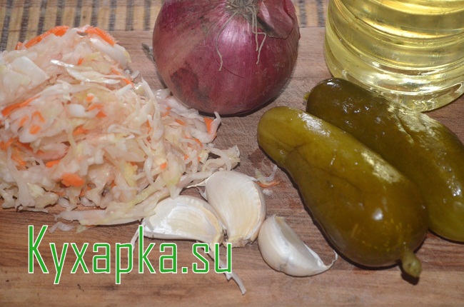 простой салат из квашеной капусты и соленых огурцов на Kyxapka.su 