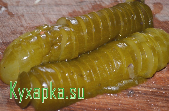 простой салат из квашеной капусты и соленых огурцов на Kyxapka.su 